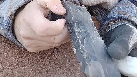 Maintaining square sections. Scandinavian flint axes #flintknapping