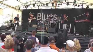 Video thumbnail of "The Phil Emmanuel Band | Calling Elvis | Broadbeach Blues 2014 - 2/2"