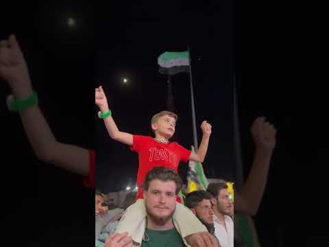 احتفالات أهالي حلب في ساحة سعد الله الجابري بإطلاق الهوية البصرية الجديدة لسوريا