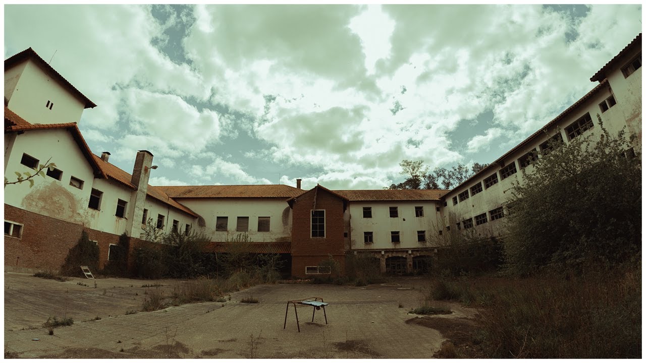 explorando-un-orfanato-abandonado-se-cierra-la-puerta-sola-ft