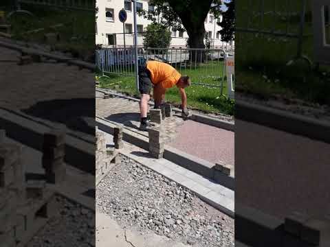 Video: Kann ich über Beton pflastern?