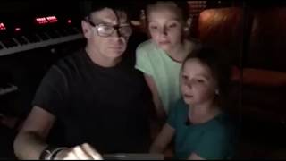 Gary Numan sings with daughters chords