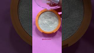 O Iluminador Compacto Melu By Ruby Rose possui textura cremosa, brilho incrível e alta fixação.💗