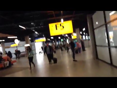 Video: Como Llegar Al Aeropuerto De Amsterdam