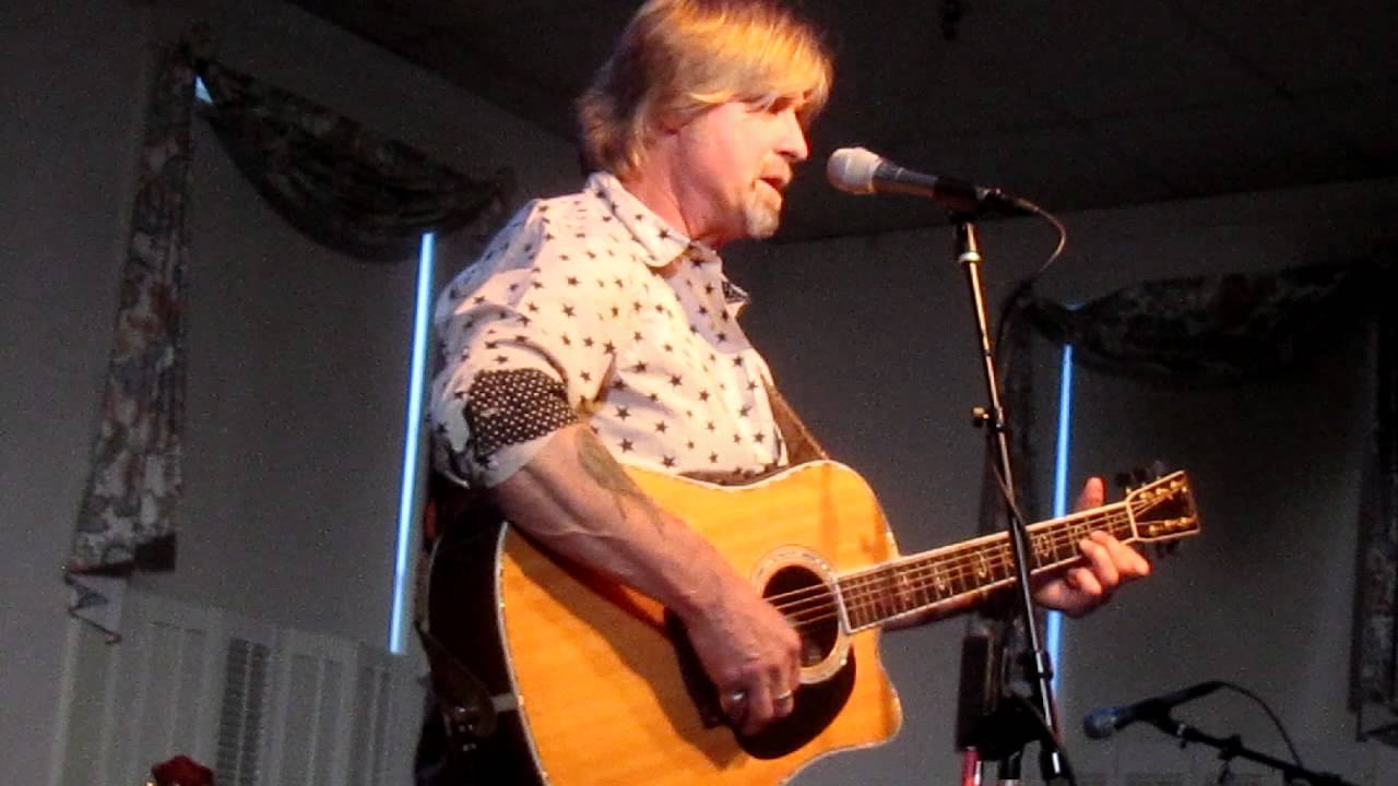 Allen Estes at Old Sloop Coffee House - MVI 1727