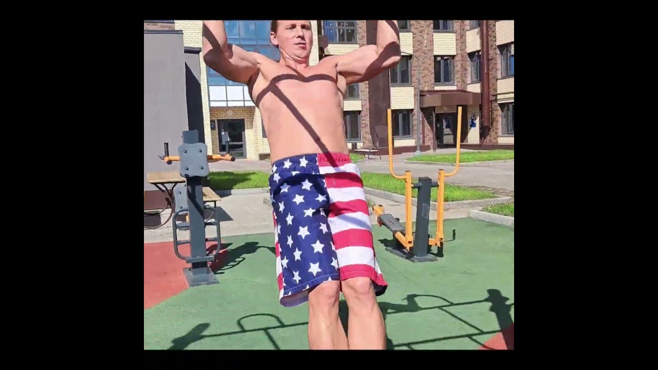 Pseudo slow muscle-up on the bar-snake 