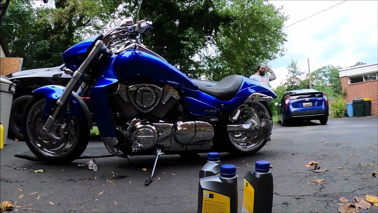 Changing oil on my m109r Suzuki boulevard 