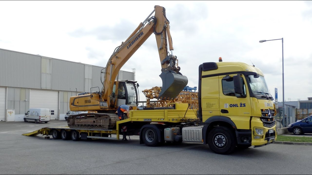 Mercedes Arocs 1848 - transport of Liebherr excavator