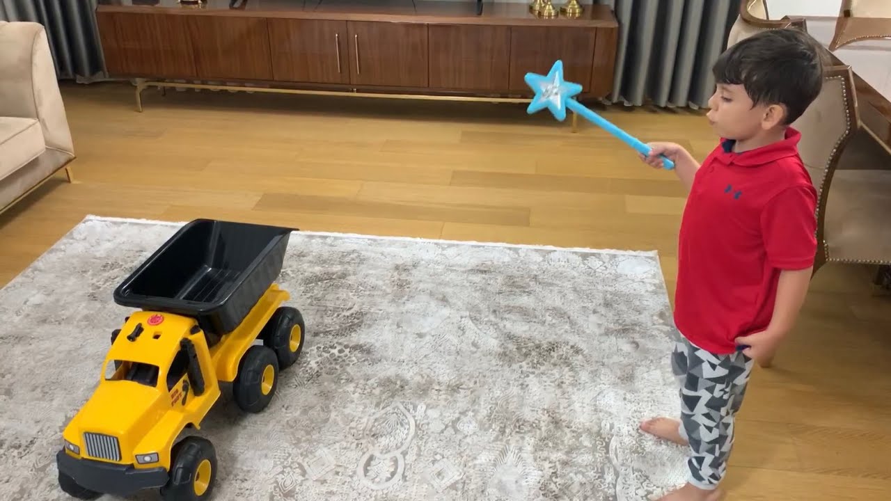 Yusuf sihirli değnekle kamyonunu hotwheels arabalara dönüştürdü😱🤩 Yüzlerce arabası oldu🤯👻