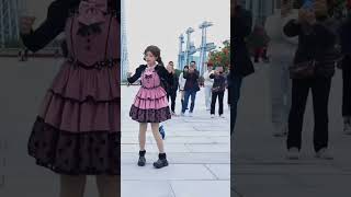 Японка изобразила механическую куклу — шортс
