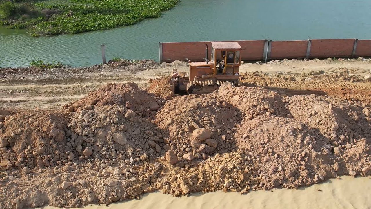 Smart Operator Bulldozer KOMATSU Push Clear Land Near The River!!!