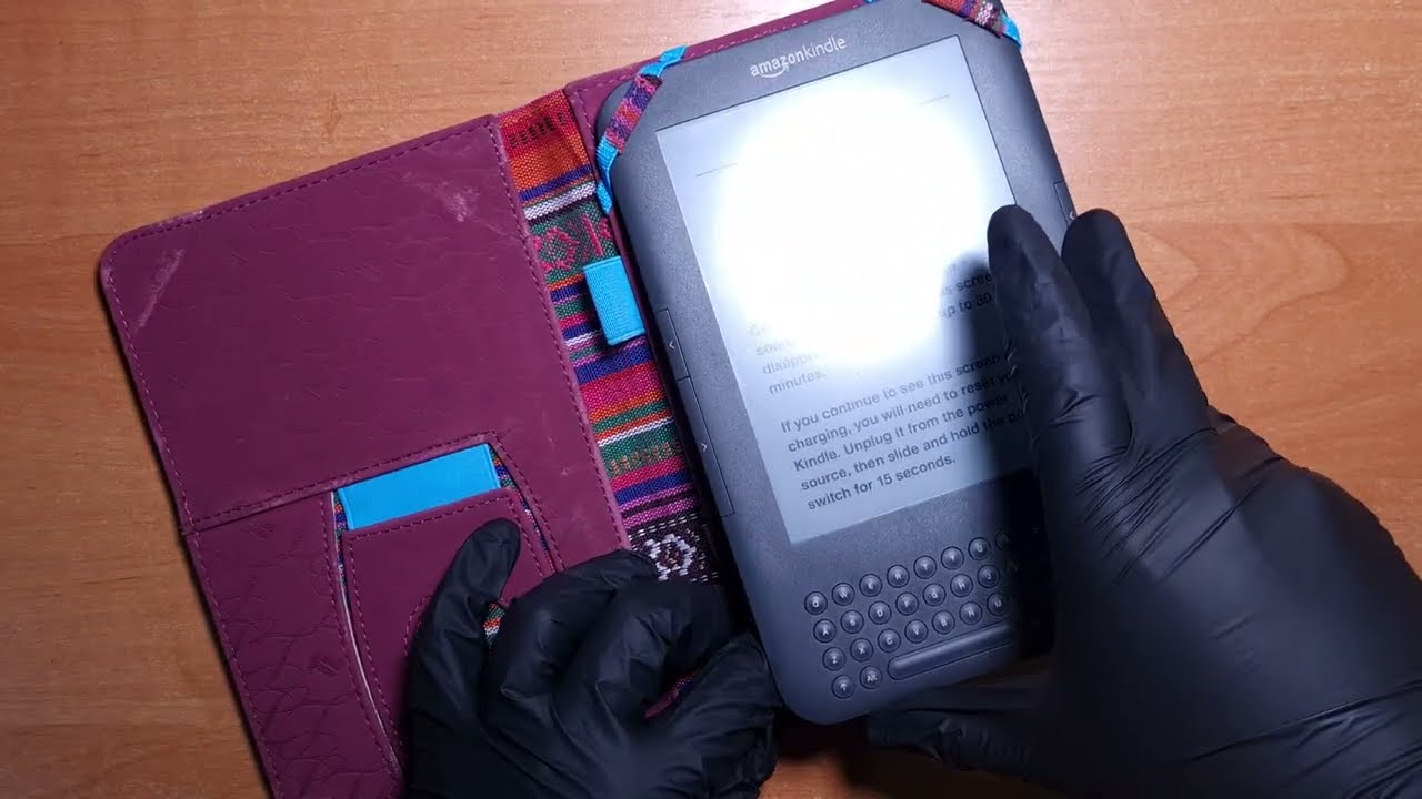 Amazon Kindle 3 Keyboard (D00901) та Універсальна обкладинка Tuff-Luv I4_15