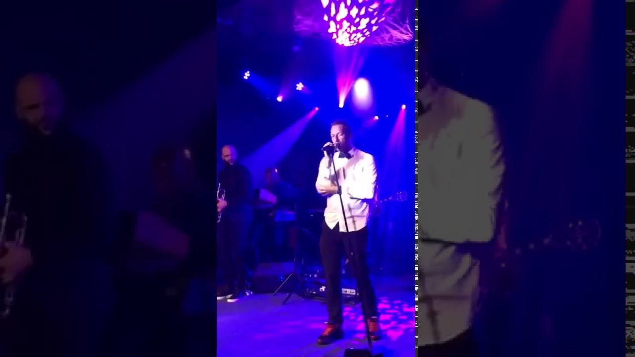 Chris Martin singing Clocks in Spanish (Aug. 11 2018) YouTube