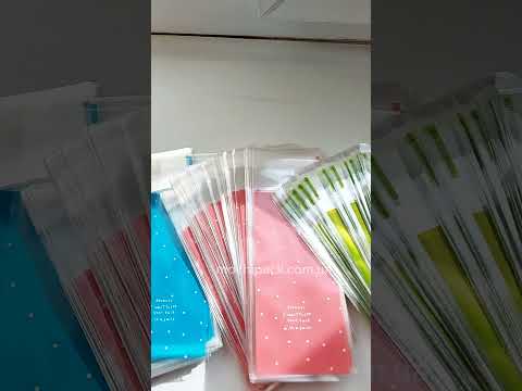 Подарункові пакетики 100шт для пакування солодощів сувенірів прозорі поліетиленові пакети 10х5 см з клейкою стрічкою зелені, видео 1