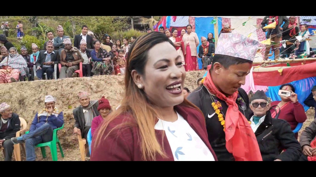 राष्ट्रिय कलाकार कालिका रोका र स्थानिय कलाकार देव रोकाको पन्चेबाजामा दोहोरिमा घम्सा घम्सि