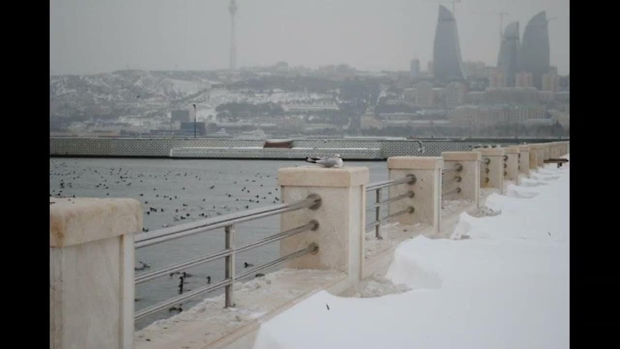 Бульвар в баку азербайджан. Зима в баку. Зимний парк баку. Баку азербайджан зима. Баку зимой стоит ли.