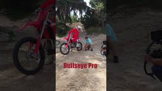 BullsEye Pro = Instant Pit Crew! #shorts
Dirt Bikers loving Bullseye Pro Instant Air pump, on location in dusty dirty south Florida with the Hutton Miller team. #shorts BullsEye Pro = Instant Pit Crew! #shorts
