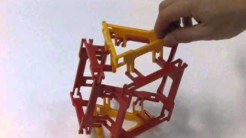 Polyhedra With Articulated Faces : Triangular Prism