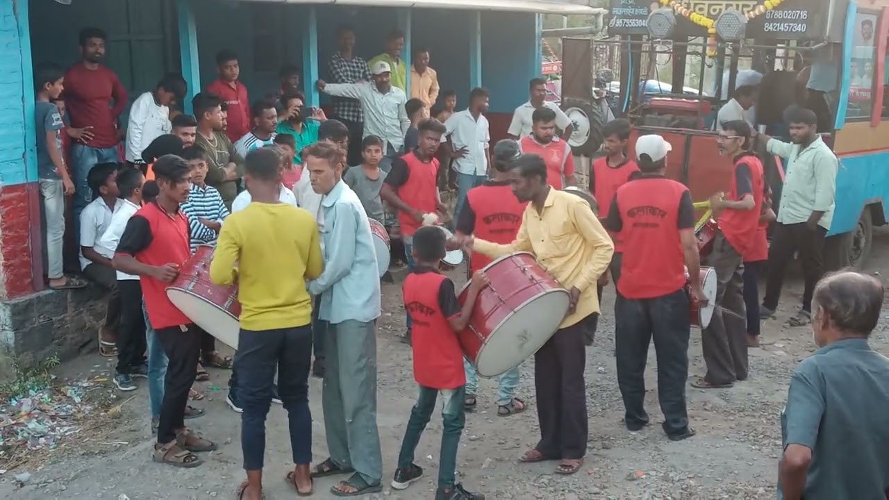 भिम गीत माझ्या भिमाच्या नावांवर कुंकू लावतेय रमान कलाकार बँजो ग्रुप माधवनगर 8421457340.8788020718