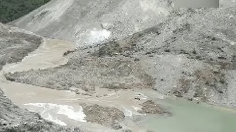 Landslide Formed Barrier Lake Begins to Overflow in Sichuan