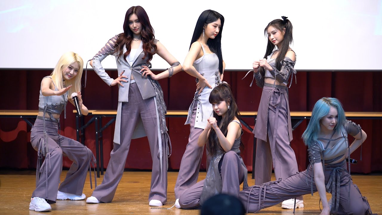 210606 에버글로우(Everglow) 'Closing comment + Photo time'  4K 직캠(fancam)  @fansign 국제청소년센터