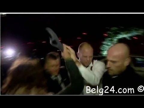 شاهد ضرب وزير اللجوء والهجرة البلجيكي تيو فرانكين بشبشب الحمام