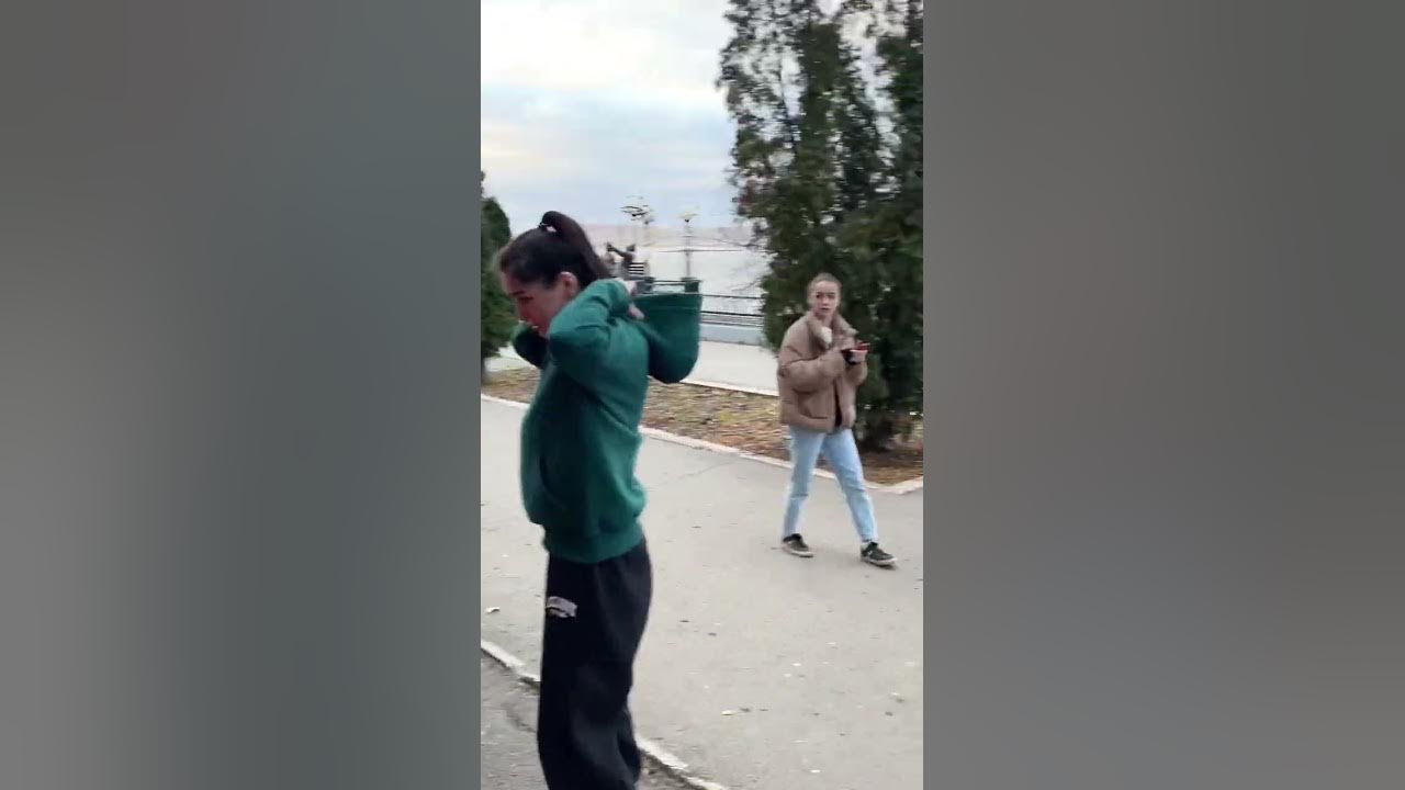 усик бьет грушу