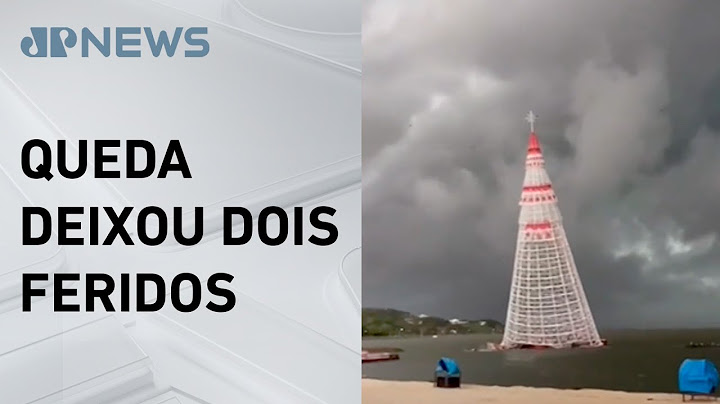 Árvore de Natal flutuante cai e mata um funcionário