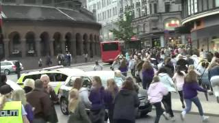 Justin Bieber chased by crazy fans in Oslo, Norway