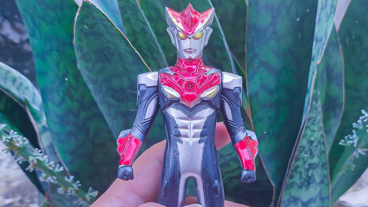 Menemukan Mainan  Ultraman  Zero Ultraman  Geed Ultraman  