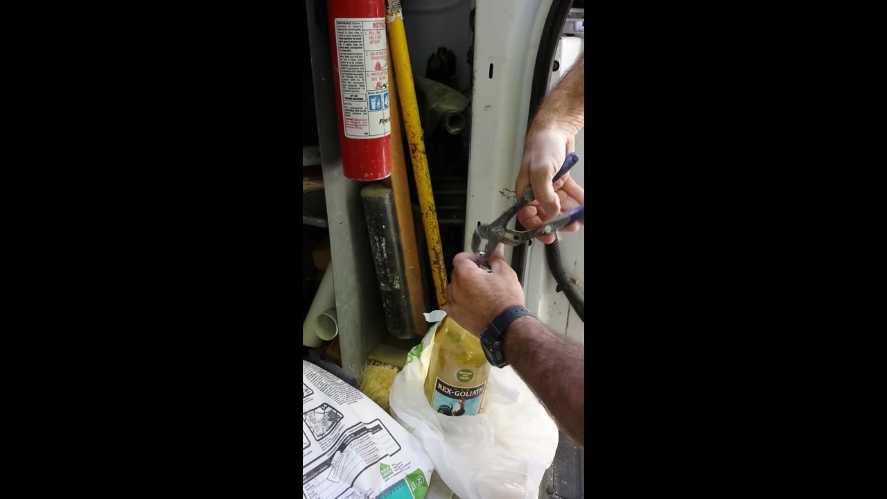 How to Open a Wine Bottle Without an Opener. Lol.. - YouTube
