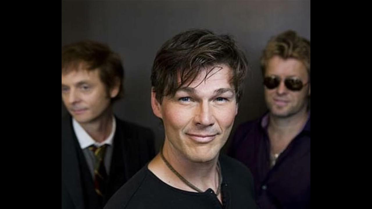 Группа аха сейчас. Солист группы a-ha. А ха википедия. A-ha 1983. Группа a ha 1983.