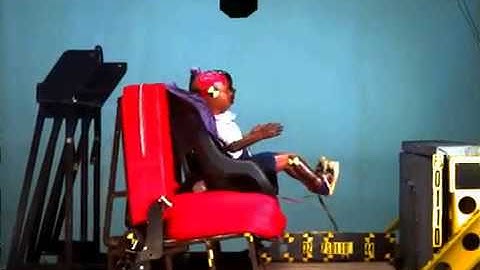 Vehicule  child restraint system misuse; wrong belt path-Extreme