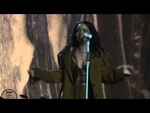 rihanna-love-on-the-brain-live-anti-world-tour-jacksonville