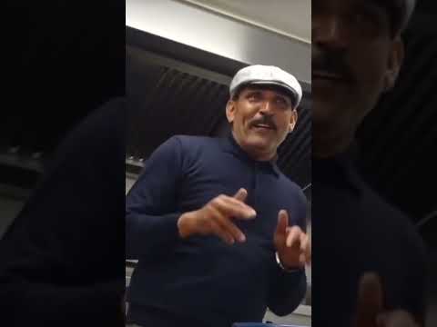 صوت أكثر من رائع مقلد الشاب حسني 