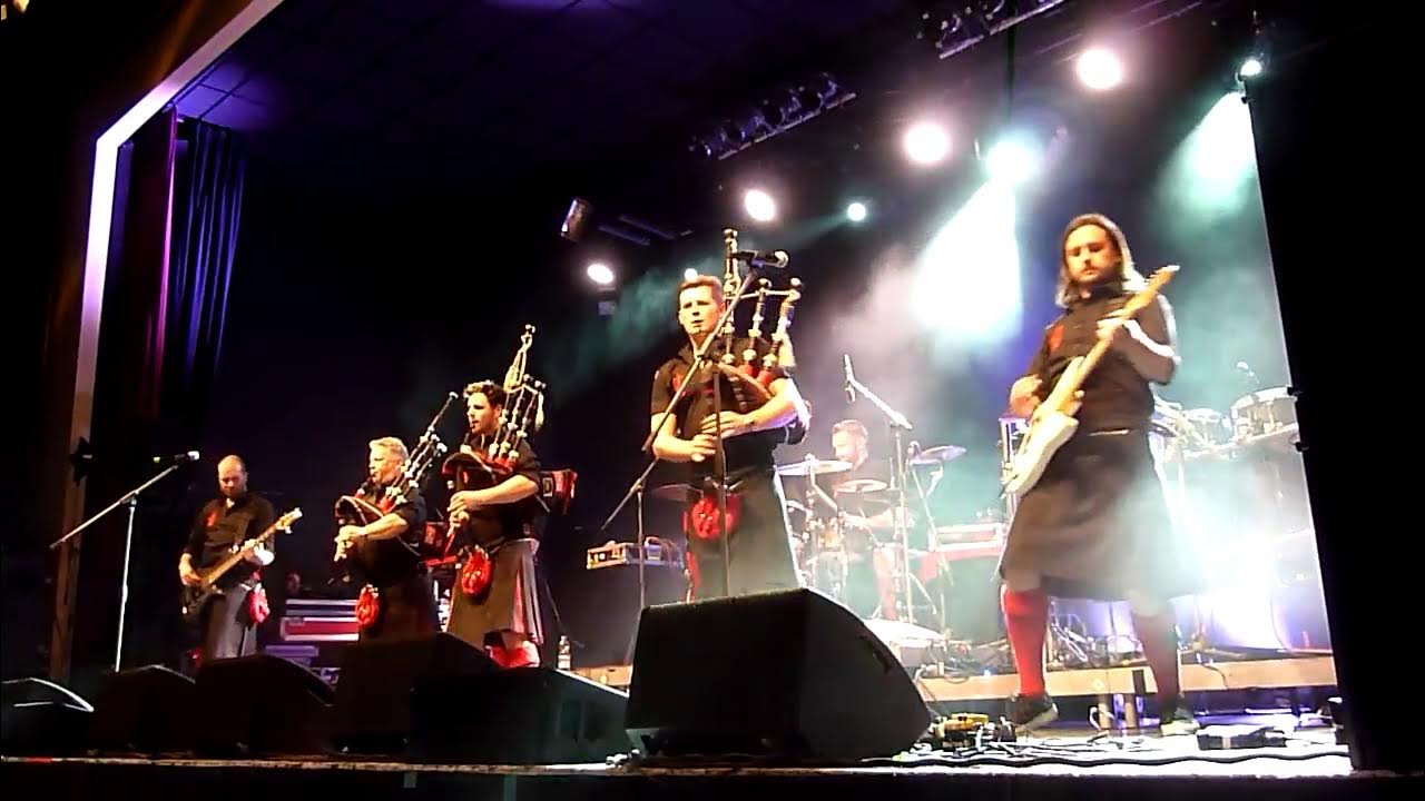 Red Hot Chilli Pipers - Baba O'Riley medley (Dresden, 11.11.16) Red Hot Chilli Pipers - Baba O'Riley medley (Dresden, 11.11.16)