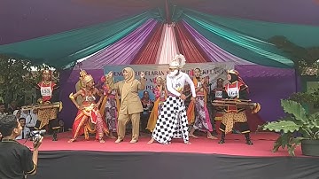Ujian Praktek seni budaya "Pagelaran" Dari kelompok 5 IX E SMP Negeri 2 Wangon
