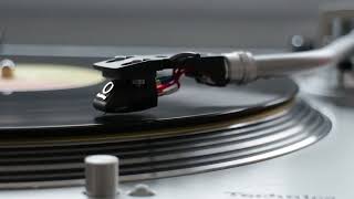 Freddie Mercury - Love Kills (1984 12&quot; Extended Version) - Technics 1200G / Goldring G1042