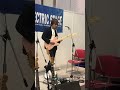 本番中にスイッチの位置を間違えるギタリスト