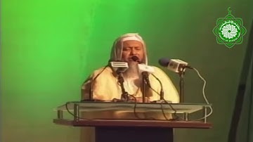 بتلاوة رفيعة الأداء يقرأ الشيخ د.محمد ايوب امام الامير عبدالعزيز بن ماجد والشيخ عبدالباري الثبيتي