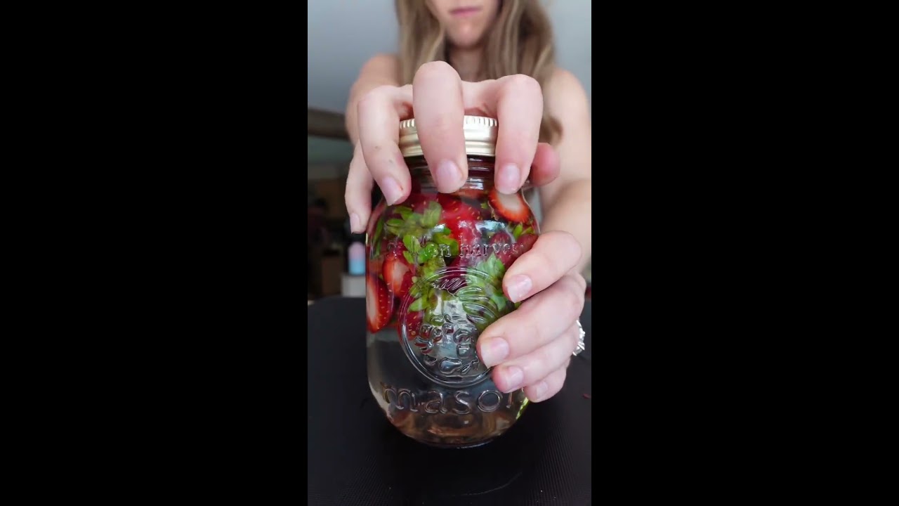 Stop Throwing Out Your Strawberry Tops Recipe Cooking Zerowaste Strawberries