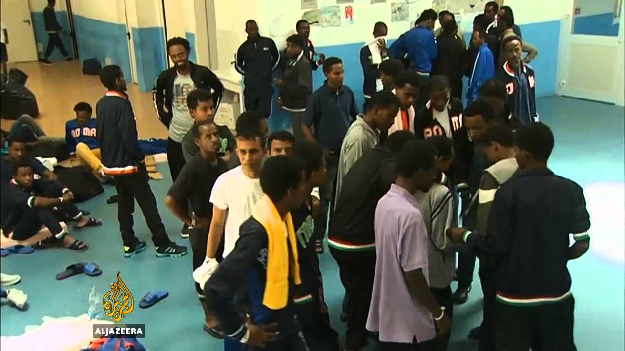 يصل مئات اللاجئين إلى إيطاليا كل يوم