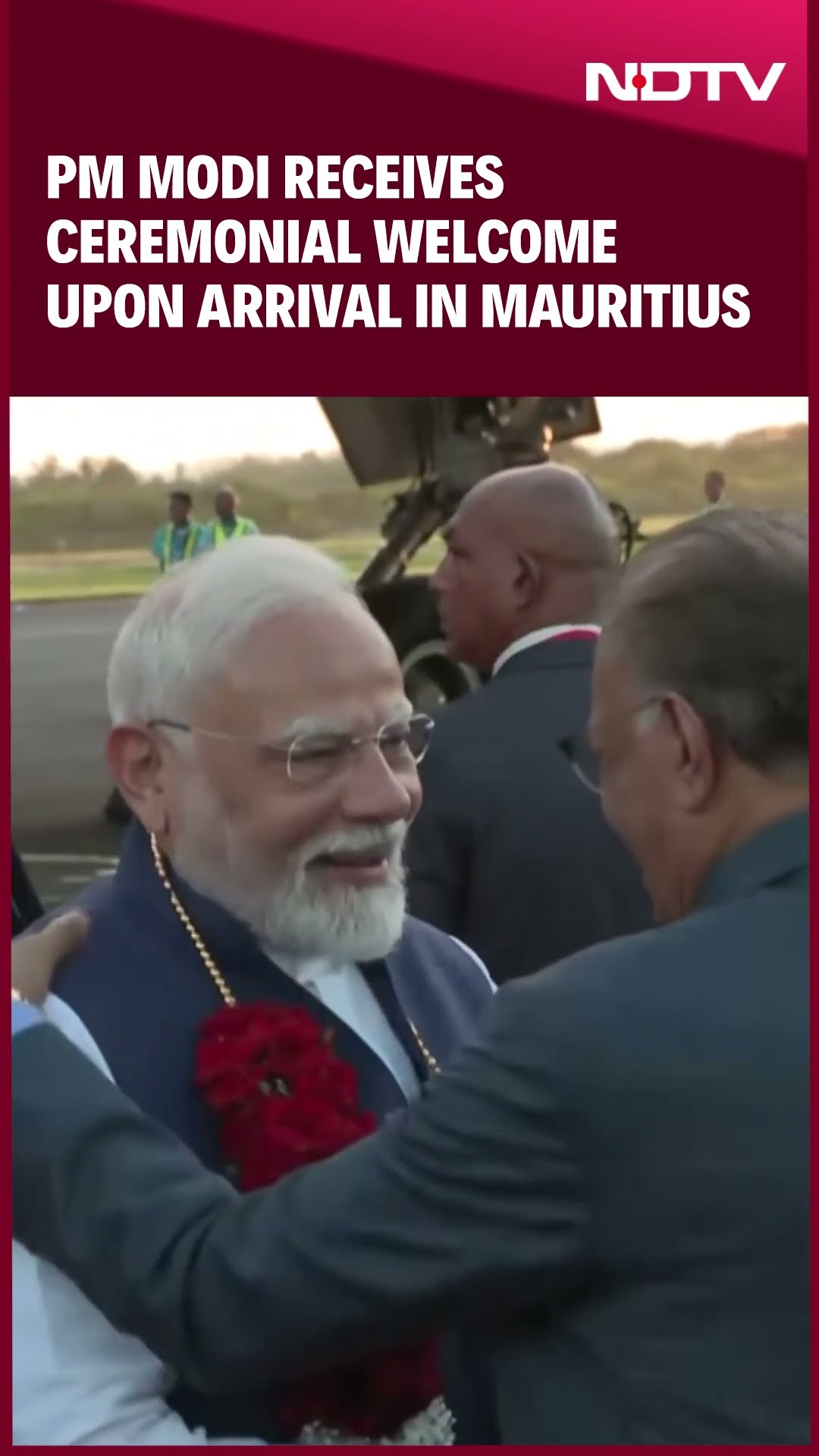 PM Modi Receives Ceremonial Welcome Upon Arrival In Mauritius