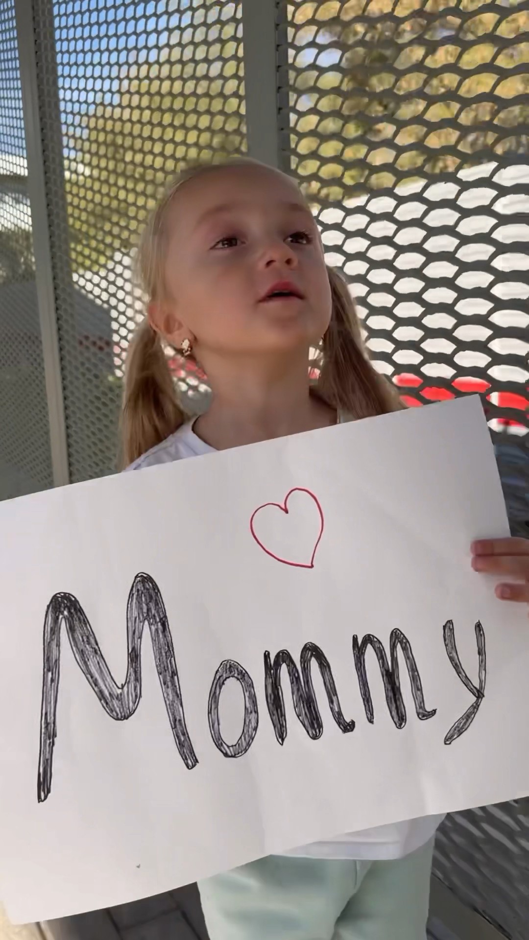 Will she wait for her mother?? #social
