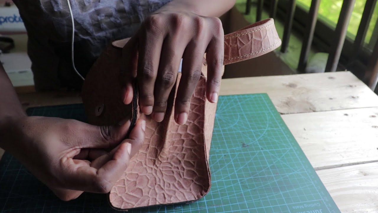 How To Install Gusset In Leather Bag [Leathercraft] YouTube