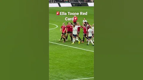 Is this a straight red card?             #ellatoone #redcard #manunited #womensfootball