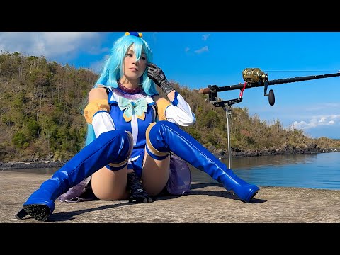 ミニスカがド派手にめくれガチの大物釣りあげる女神w釣り竿と謎のエサ…このすばアクア　この素晴らしい世界に祝福を！のアクアのコスプレで釣りしたら…