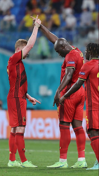 This celebration.. 💯 #RedDevils #Lukaku #KDB