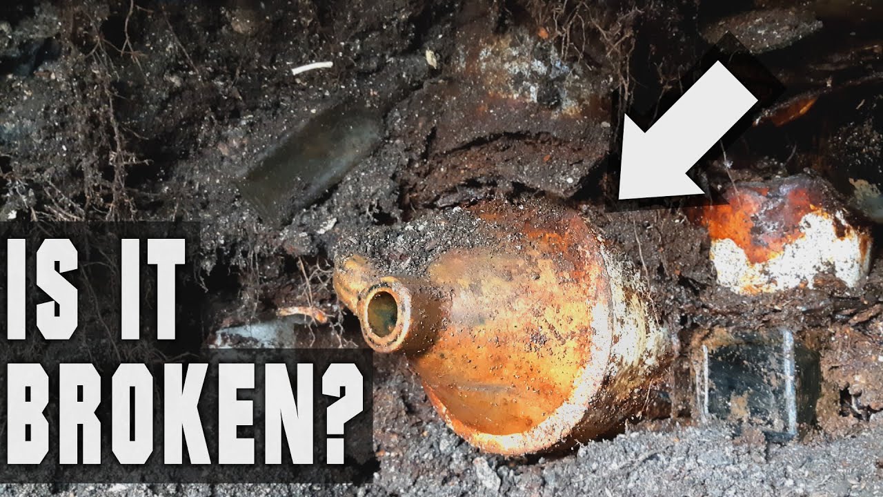 Did This 110 Year Old Jug Survive in The Dump!? Canadian Antique Bottle Digging