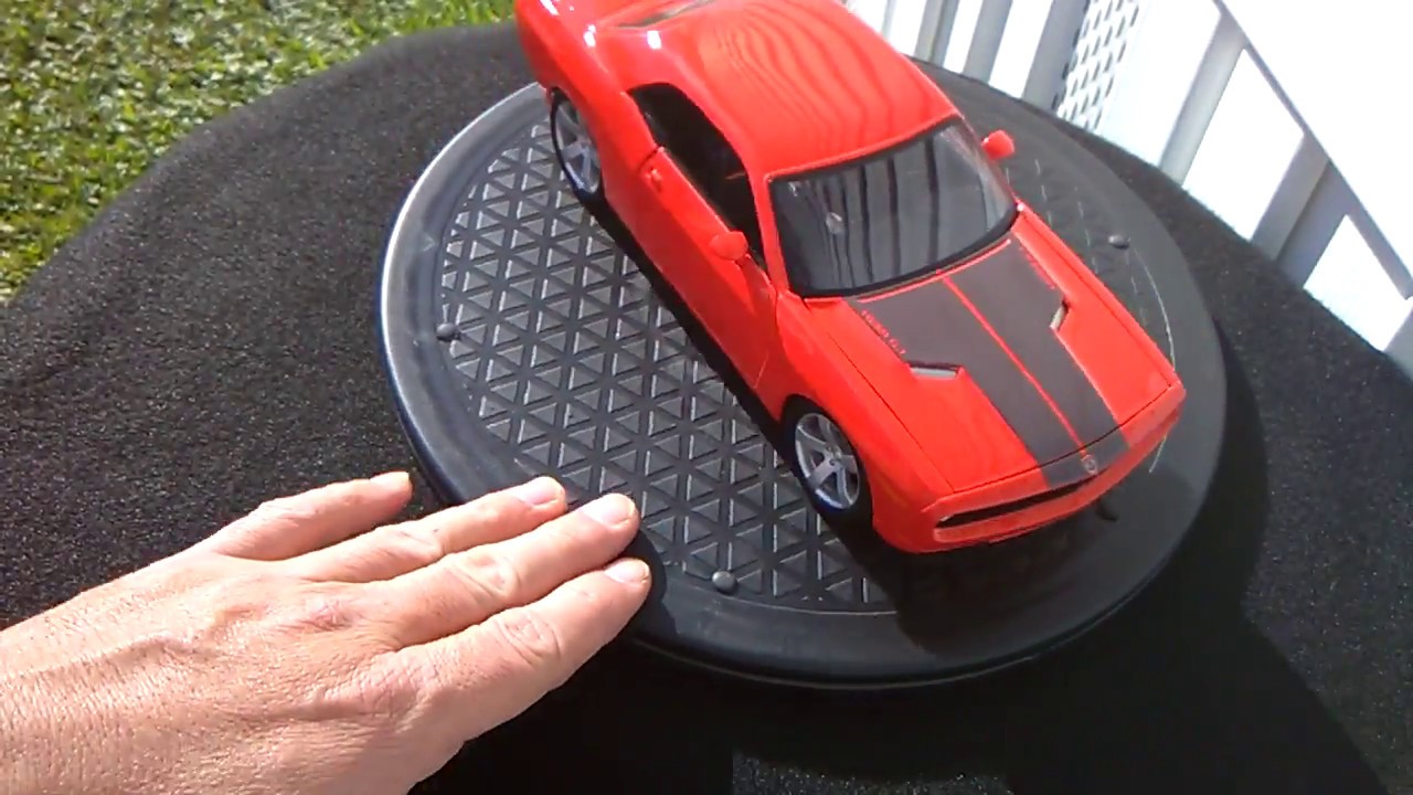 1:18 Scale 2006 Dodge Challenger--Maisto - YouTube